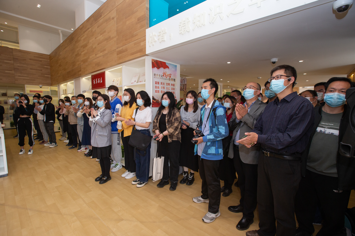 1d70b92322394f4a8e2ce99df6a81386.jpg 1d70b92322394f4a8e2ce99df6a81386.jpg