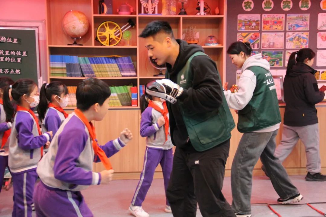 9e76d81a1c104fb9a1a4237cdb506585.jpg 9e76d81a1c104fb9a1a4237cdb506585.jpg