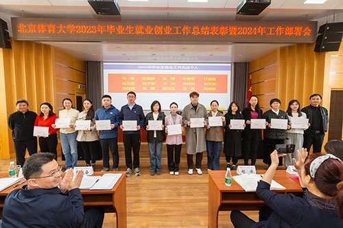 40fe92a88b604523adddad8beab3357d.jpg 先进个人1.jpg